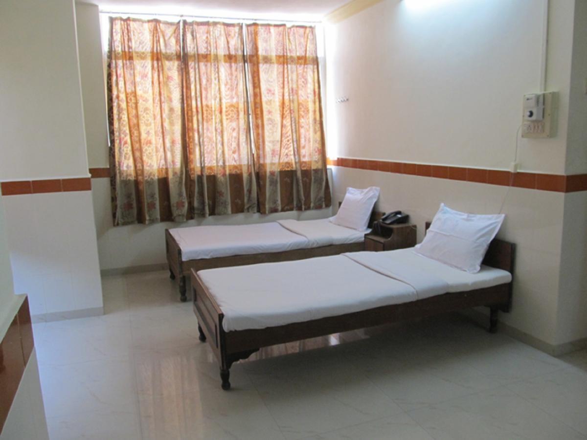 Hotel Diamond Daman Exterior photo