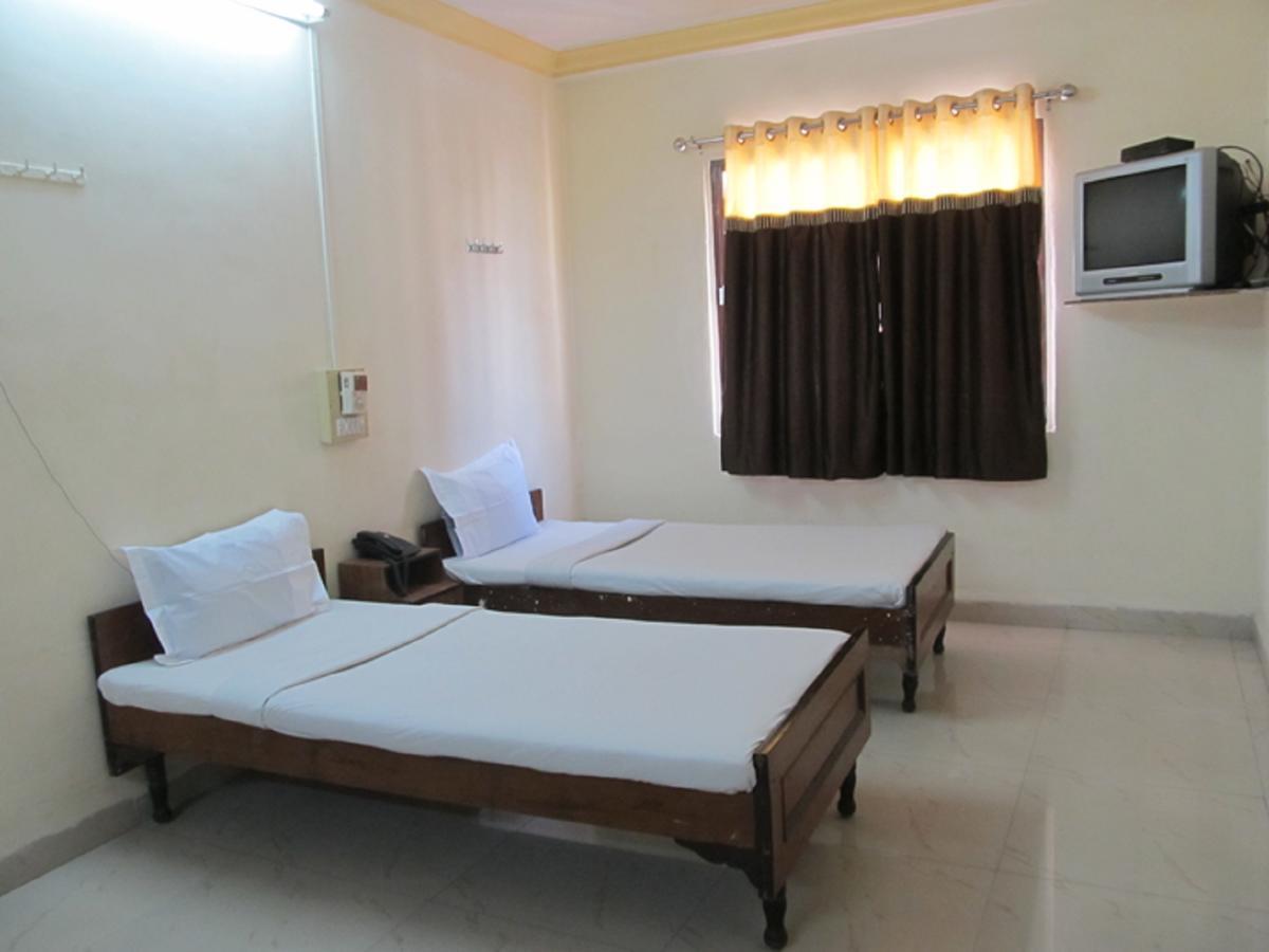 Hotel Diamond Daman Exterior photo