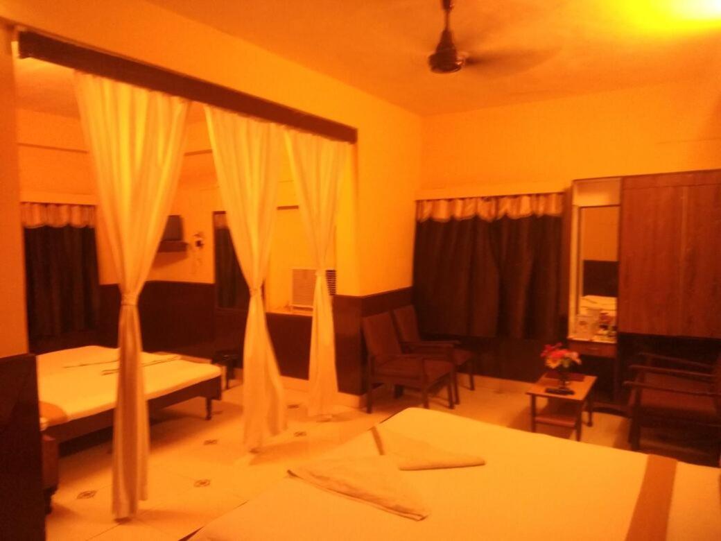 Hotel Diamond Daman Exterior photo